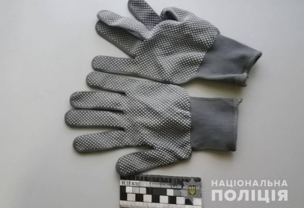 На Николаевщине заезжий бандит украл вещи из автомобиля, пока уставшие хозяева спали в салоне 7