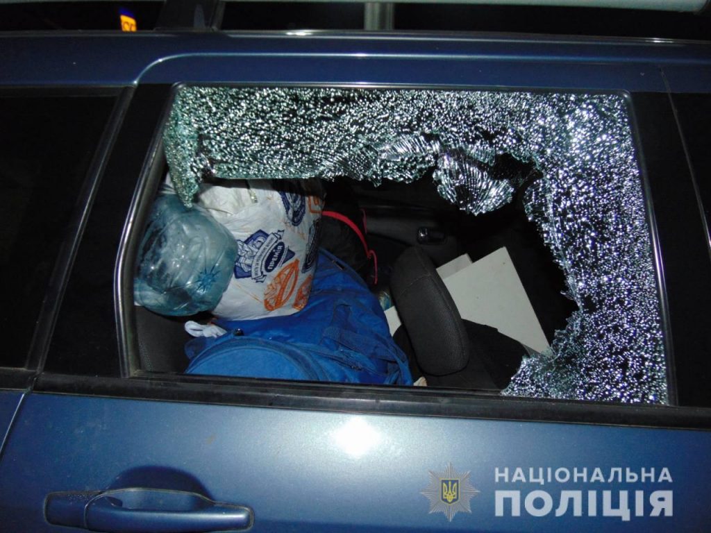 На Николаевщине заезжий бандит украл вещи из автомобиля, пока уставшие хозяева спали в салоне 3