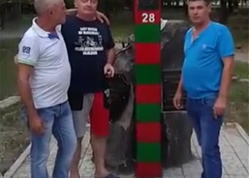 Активисты оперативно восстановили оскверненный памятный знак пограничникам в Вознесенске