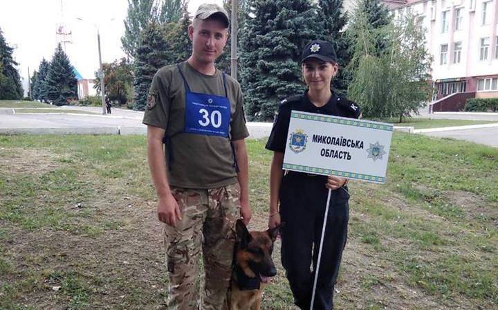 Николаевский полицейский и его пес демонстрируют свои профессиональные умения на чемпионате в Днепре 9