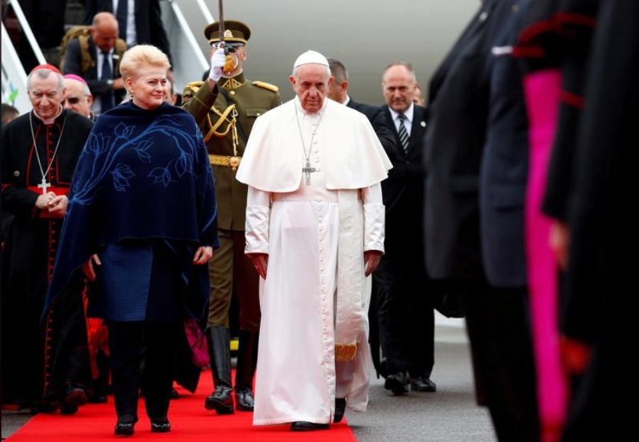 Папа Римский начал турне солидарности по странам Балтии 1