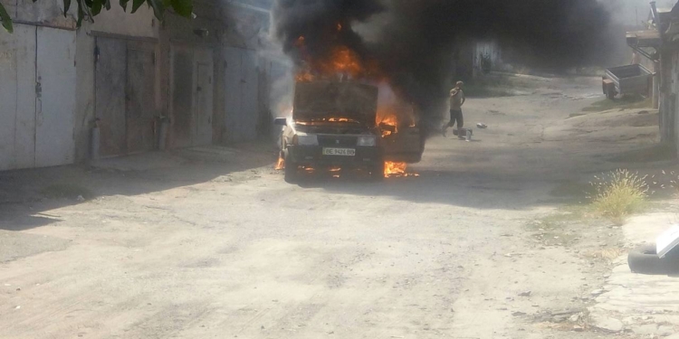 В Николаеве из-за короткого замыкания сгорел автомобиль