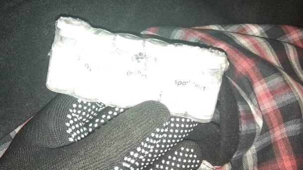 Контрабандист перевозил в носках препараты для омоложения лица