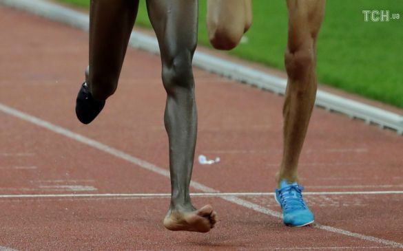 Кенийский бегун в одном кроссовке победил в забеге “Бриллиантовой лиги”
