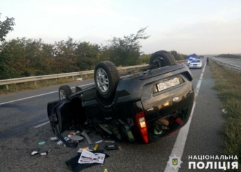 В Кривозерському районе Ford столкнулся с отбойником – пассажир получил телесные повреждения
