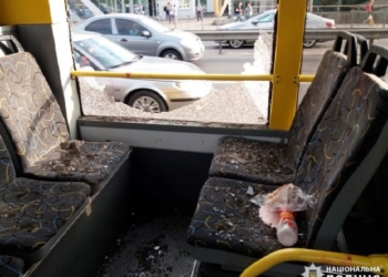 В Киеве мужчина открыл стрельбу в троллейбусе, полном пассажиров