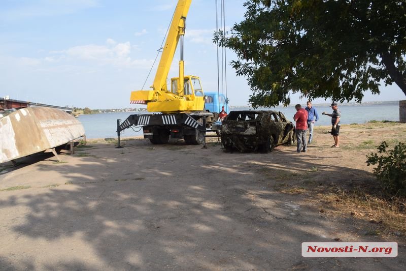 В Николаеве со дна Южного Буга подняли Lexus, пролежавший там не один год 6