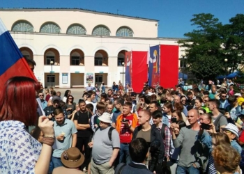 По всей России проходят митинги против пенсионной реформы: людей задерживают и избивают