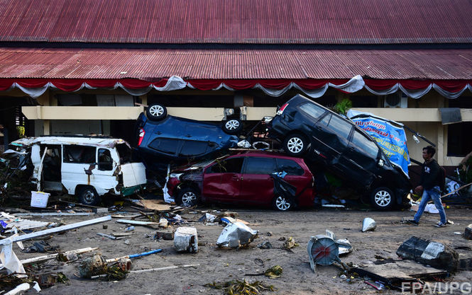 Количество жертв землетрясения и цунами в Индонезии выросло до 420 человек 1