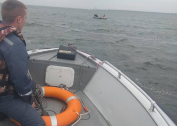 На Николаевщине спасли 4 рыбаков: у одних сломалось весло, других на лодке унесло далеко от берега