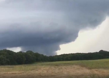 По одному из американских штатов пронесся 100-метровый торнадо