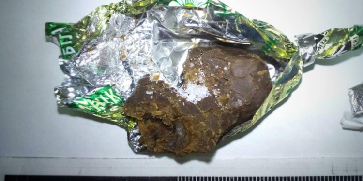 «Ромашка» с сюрпризом: в Николаевский СИЗО доставили конфеты с наркотиками