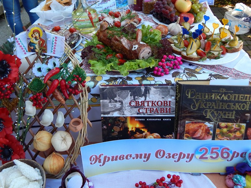 День рождения Кривого Озера отметили колбасным фестивалем 5