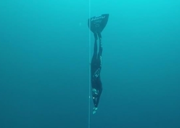 26-летняя итальянка установила новый мировой рекорд по нырянию на глубину