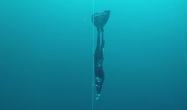 26-летняя итальянка установила новый мировой рекорд по нырянию на глубину