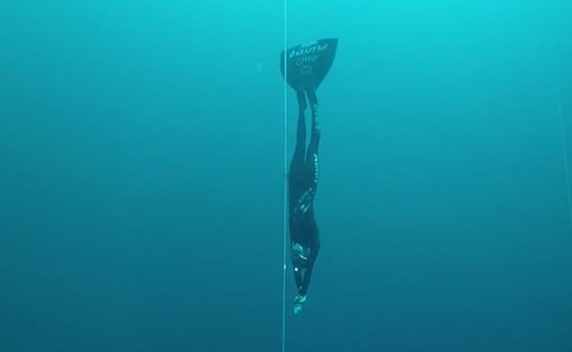 26-летняя итальянка установила новый мировой рекорд по нырянию на глубину 1