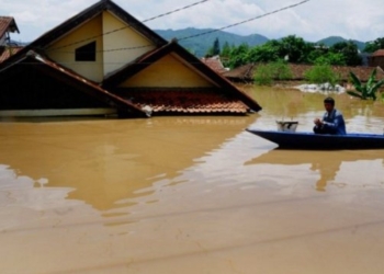 Несчастная Индонезия: уже известно о 832 погибших в результате землетрясения и цунами