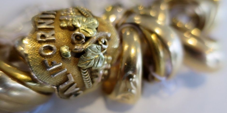 В Финляндии внутри скульптуры, переданной музею в дар, нашли клад стоимостью 30 тыс. евро