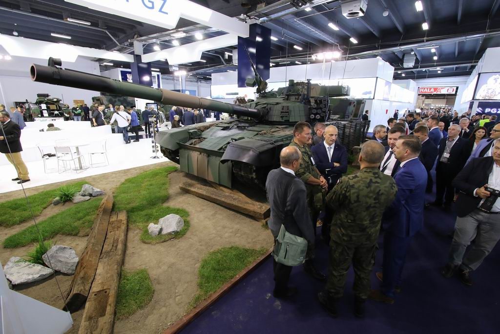 На международной выставке оборонной промышленности в Польше Николаевский бронетанковый завод представляет ряд своих продуктов 1
