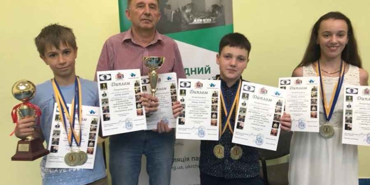 Юные шахматисты Николаева вернутся с чемпионата Украины с наградами высшей пробы