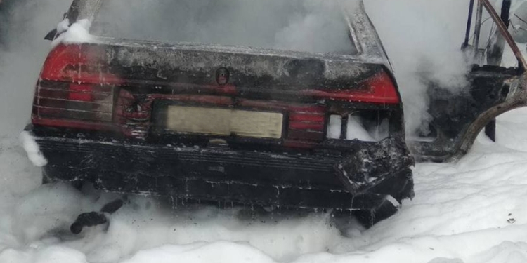 Варили и сожгли: в г. Очакове спасатели потушили пожар легкового автомобиля