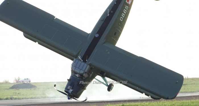 Встал на винт. Во Франции при посадке чуть не перевернулся Ан-2