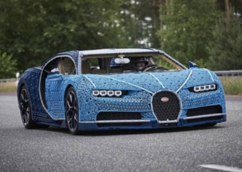 В полный рост и ездит. Из LEGO построили Bugatti Chiron