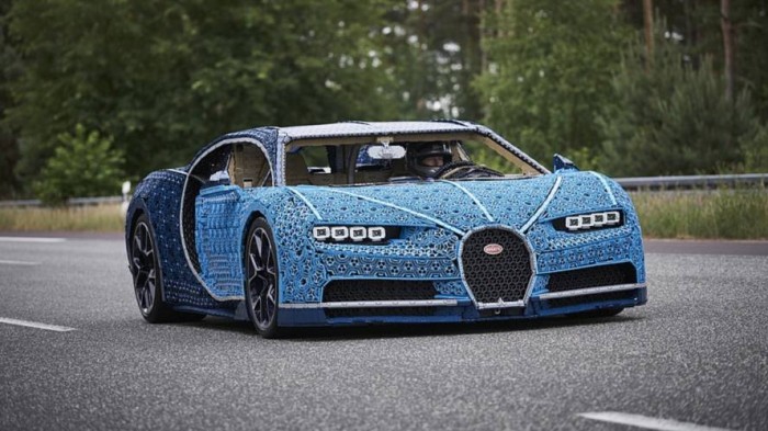 В полный рост и ездит. Из LEGO построили Bugatti Chiron 1