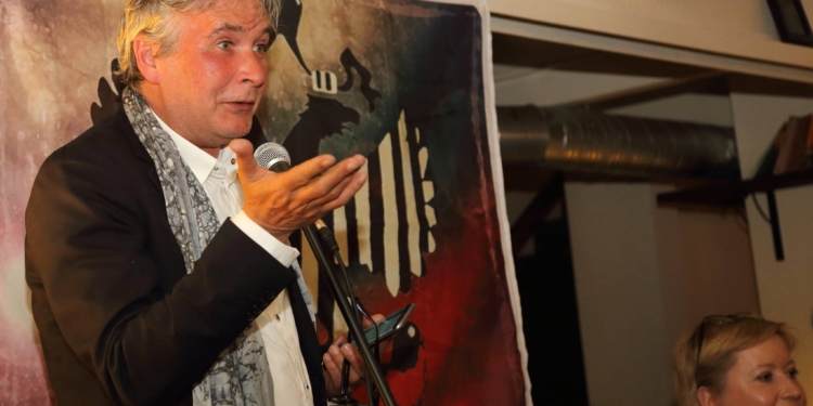 “Здесь же русский дух”: российский поэт высмеял попытку Лаврова пошутить над Порошенко