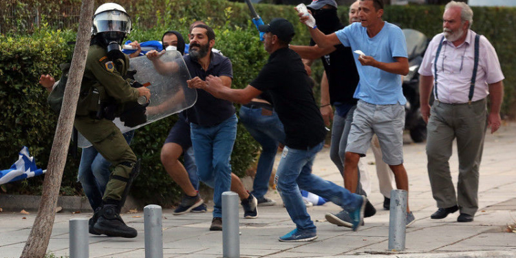 В Греции прошли насильственные протесты против соглашения с Македонией