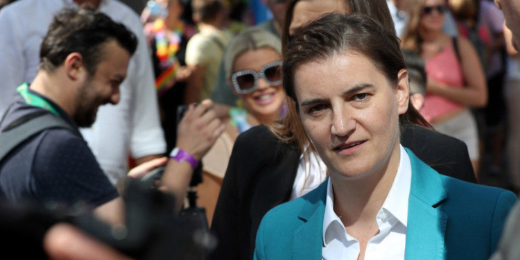 В Сербии к параду ЛГБТ присоединились премьер-министр и мэр Белграда