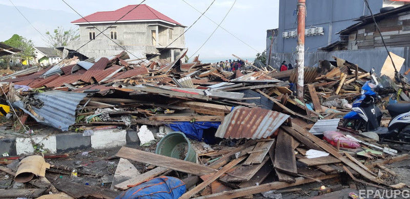 Мощное землетрясение и цунами в Индонезии: количество погибших возросло до 48 человек, более 350 ранены 1