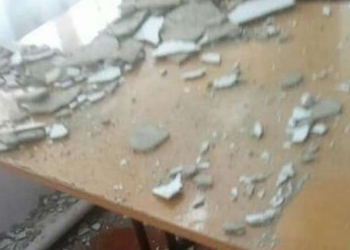 В пригороде Николаева посреди урока на школьников обрушился потолок