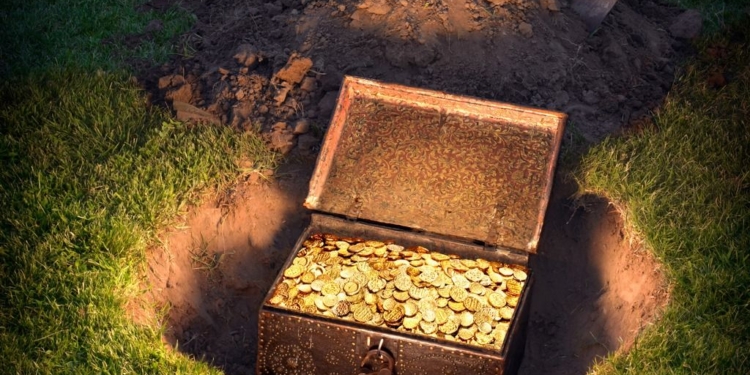 В России из отдела полиции украли клад с золотыми монетами. Вместо золота похитители оставили три гаечных ключа и степлер