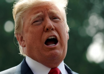 Сотрудники Белого дома пользуются секретным хэштегом для сигналов о «сумасшедших» решениях Трампа – СМИ