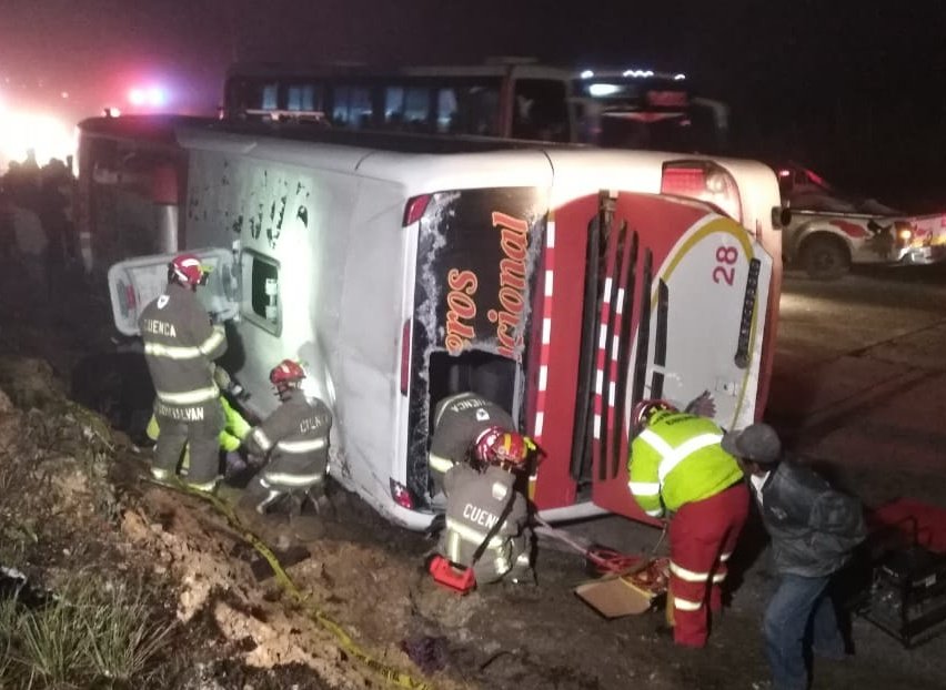 В Эквадоре разбился пассажирский автобус: 11 погибших, 40 раненых 3