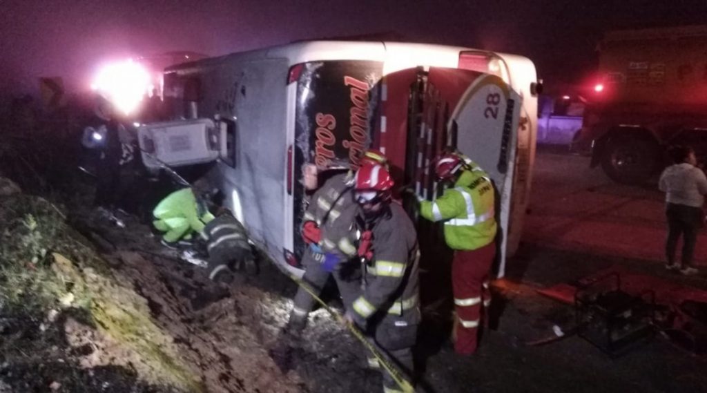 В Эквадоре разбился пассажирский автобус: 11 погибших, 40 раненых 5