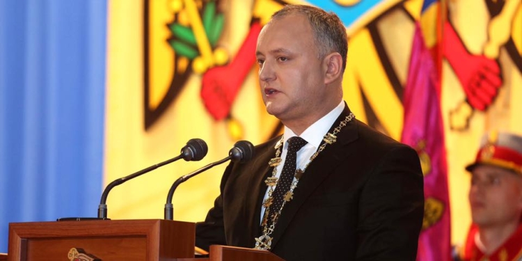 Додона в четвертый раз отстранили от должности президента Молдовы, он в гневе