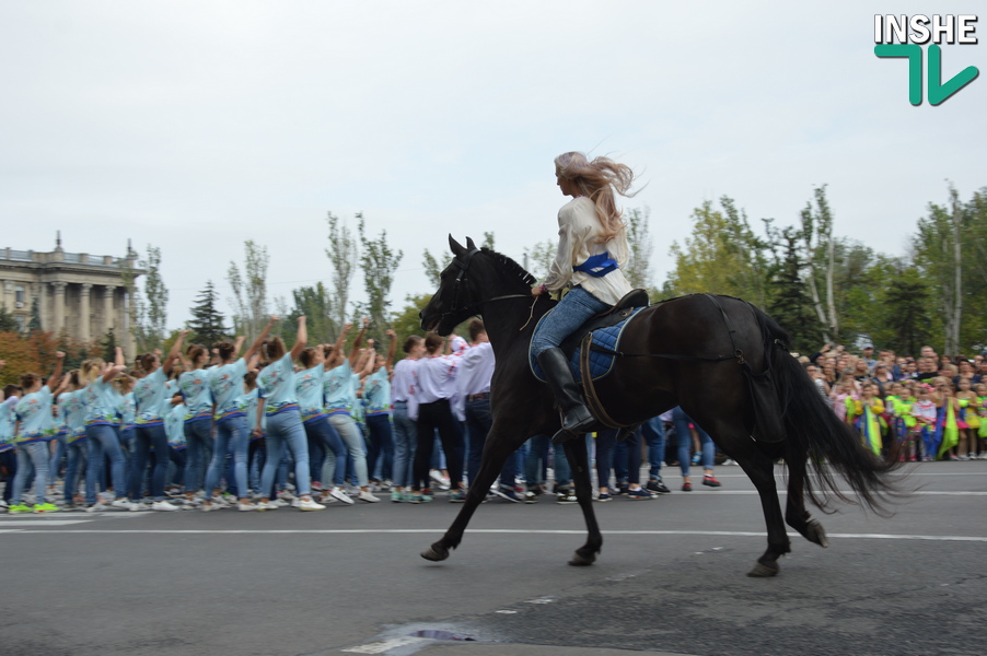 "Любовь всегда побеждает" — николаевцев с Днем города поздравили чиновники 36