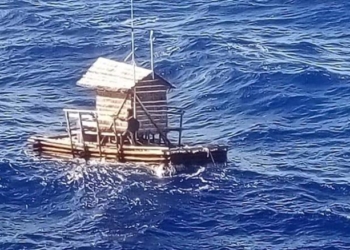 Унесло. 49 дней провел на плоту в море индонезийский подросток. Как он выжил
