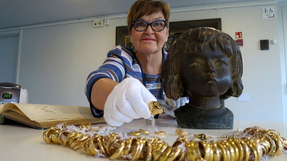 В Финляндии внутри скульптуры, переданной музею в дар, нашли клад стоимостью 30 тыс. евро 1