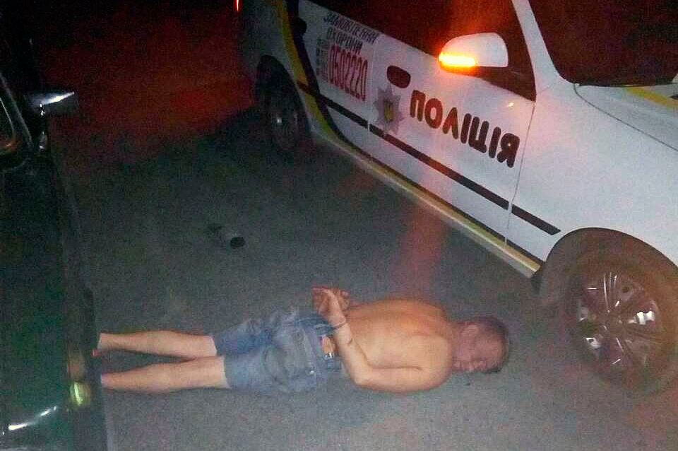 На Николаевщине полицейские охраны задержали пьяного водителя, который сбил человека и скрылся с места ДТП 3