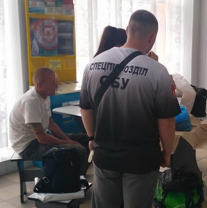 На Николаевщине СБУ блокировала контрабанду наркотических средств в одну из европейских стран – изъяли в общей сложности 8 кг конопли 5