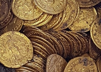 На миллионы евро: в Италии нашли клад с древнеримскими золотыми монетами