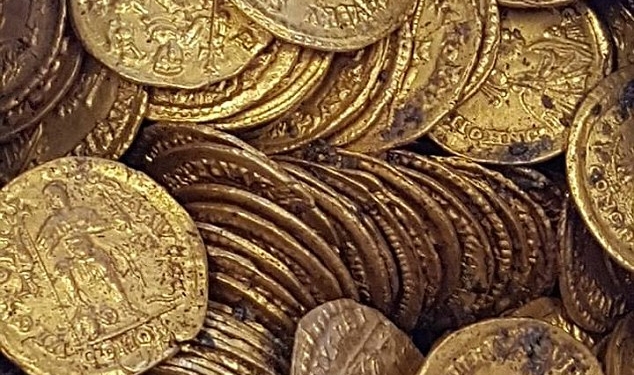 На миллионы евро: в Италии нашли клад с древнеримскими золотыми монетами