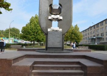 ФФНО отреставрировала памятник «Столетию николаевского футбола»