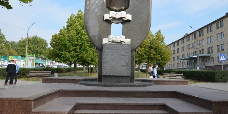 ФФНО отреставрировала памятник «Столетию николаевского футбола»