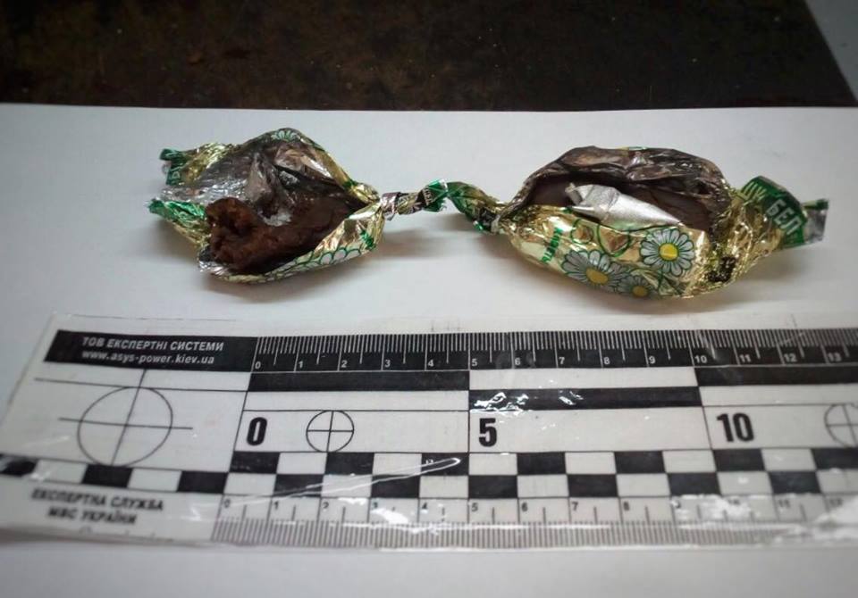 «Ромашка» с сюрпризом: в Николаевский СИЗО доставили конфеты с наркотиками 3