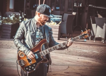 Вынесли все музыкальные инструменты. В Одессе обокрали автобус группы “Скай”