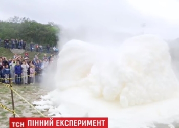 Сюрприз. В Днепре на  техническом фестивале студенты устроили взрыв пены